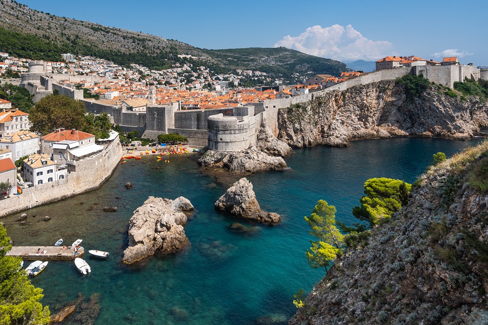 Dubrovnik: la perla adriática que va a redefinir tu concepto de belleza medieval 1 scenic view of dubrovnik old town and city walls 2025 02 10 06 17 37 utc