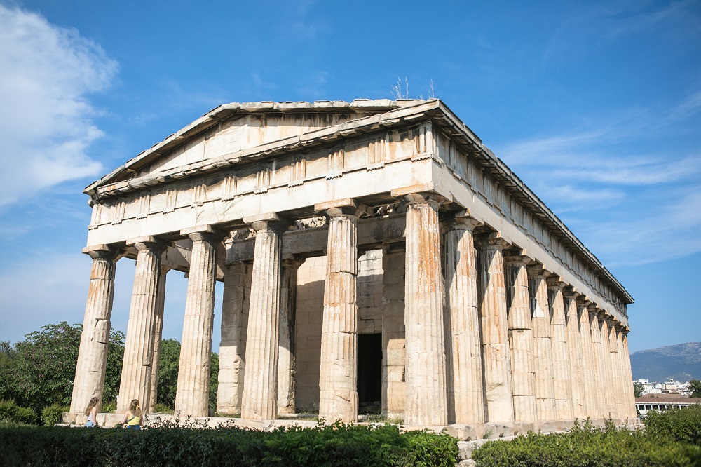 El encanto oculto del barrio Plaka: tu próxima obsesión griega 3 temple of hephaestus in athens greece the famous 2025 03 25 20 49 25 utc