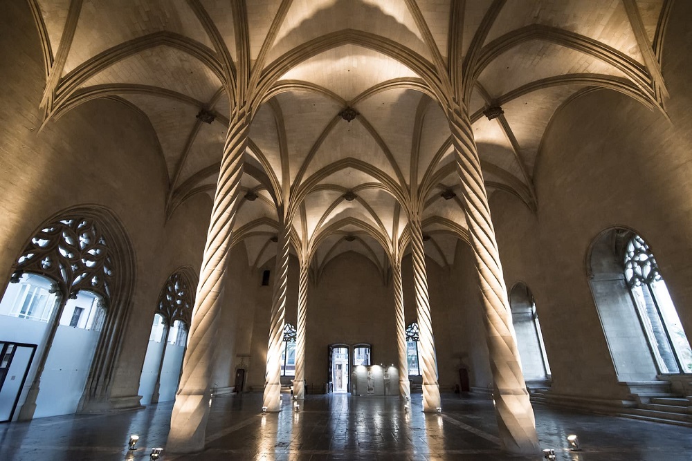Palma de Mallorca: la joya mediterránea que combina historia, playas y vida cosmopolita 2 Lonja de Palma