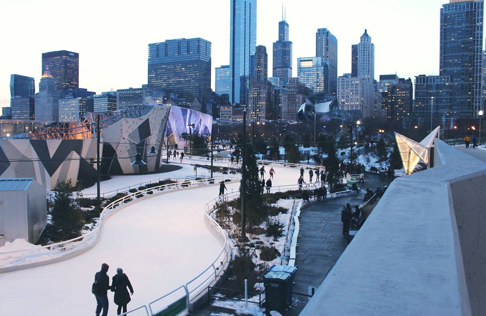 Nochebuena en Chicago: una celebración mágica entre rascacielos y tradiciones 3 Maggie Daley Ice Rink
