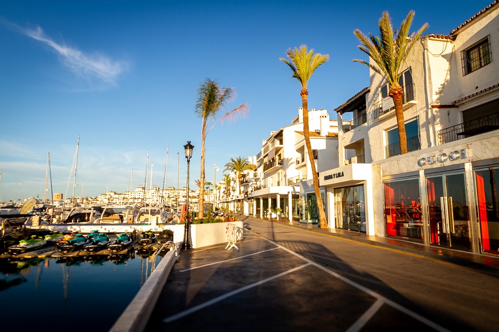 Puerto Banus Marbella Banus Suites Apartments www.marbellabanussuites 24 scaled 1