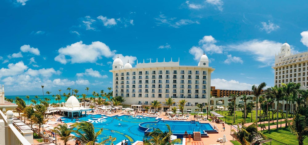 Los mejores hoteles para pasar tu luna de miel en Aruba 1 Slide prueba min