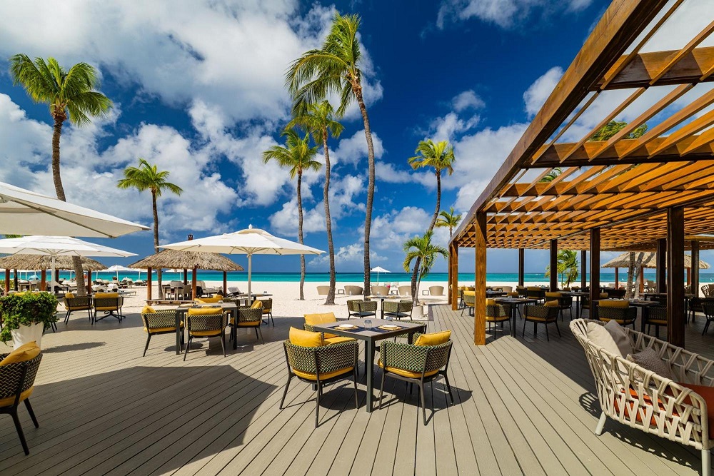 Los mejores hoteles para pasar tu luna de miel en Aruba 3 image palm beach bucuti tara boutique beach resort adult only 9