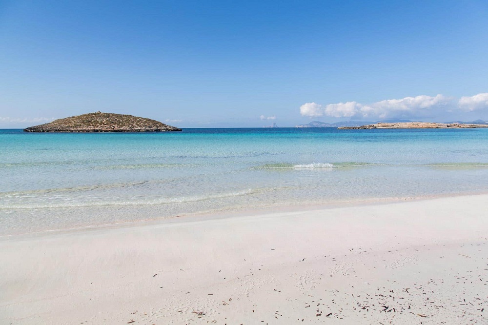 Formentera: el paraíso balear que vas a querer descubrir más allá de Ibiza 7 playa illetes formentera