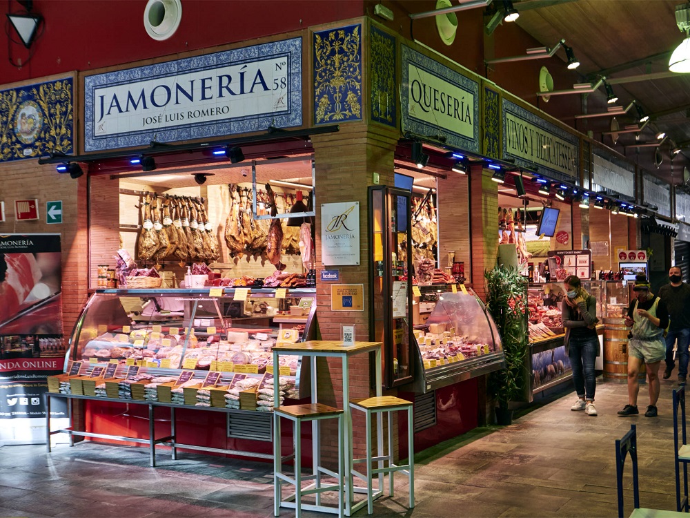Sevilla: la ciudad que te atrapa entre flamenco, tapas y encanto andaluz 5 13 mercado de triana sevilla 03