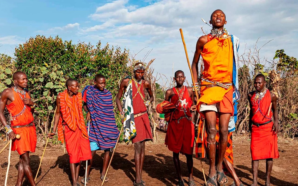 Safari en Masai Mara: la experiencia auténtica que Kenia te regala lejos de las multitudes 4 Danzas kenianas y ritmo africano