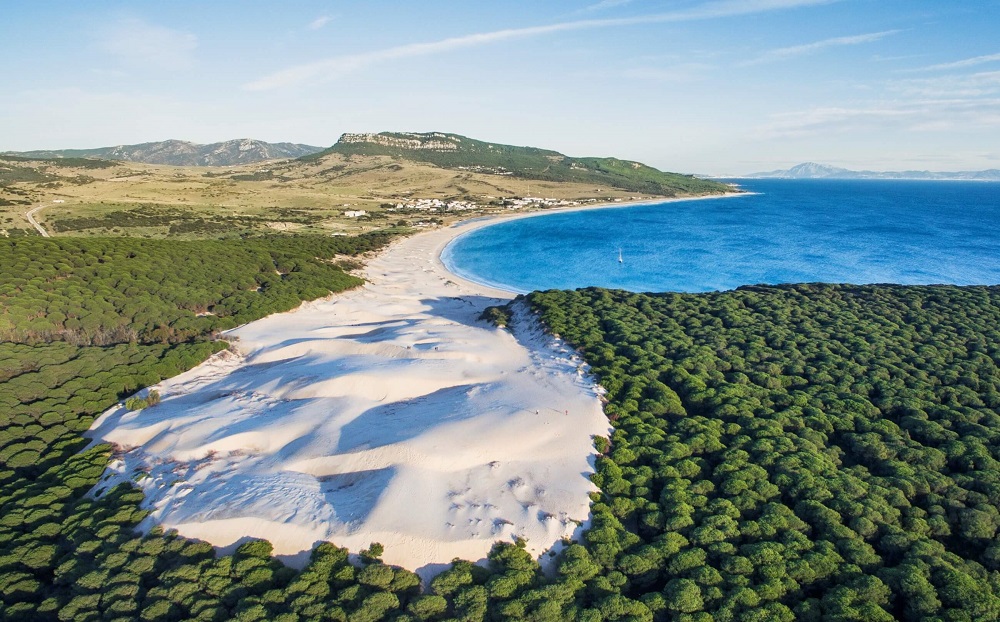 Cádiz y sus tesoros escondidos: guía completa para descubrir la magia del sur español 6 Playa de Bolonia Tarifa