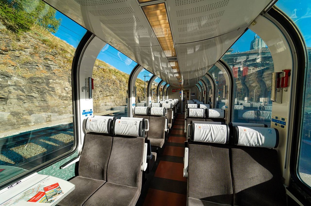 El Bernina Express: el viaje en tren más espectacular entre Italia y Suiza 1 Valtellina Bernina Express interior
