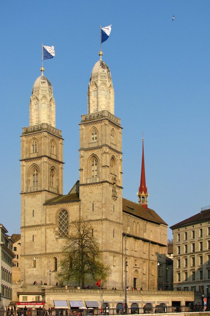 Los 10 imperdibles de Zúrich que transformarán tu viaje a Suiza 2 Zurich Grossmunster IMG 0237