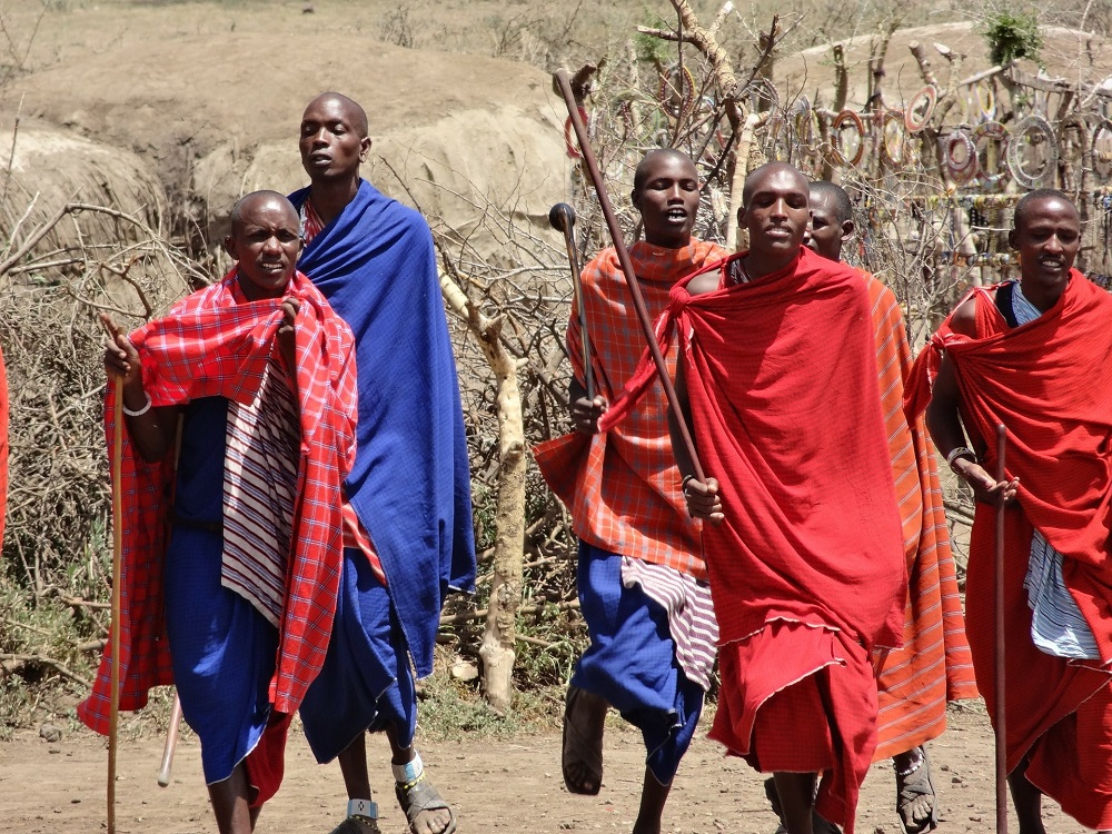 Cráter Ngorongoro y Serengeti: el safari definitivo 4 tribu masai safari en kenia
